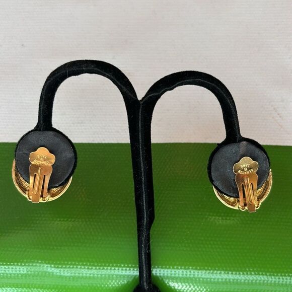 Kenneth Jay Lane Signed Gold Circle As Is Clip On Earrings - Picture 4 of 5